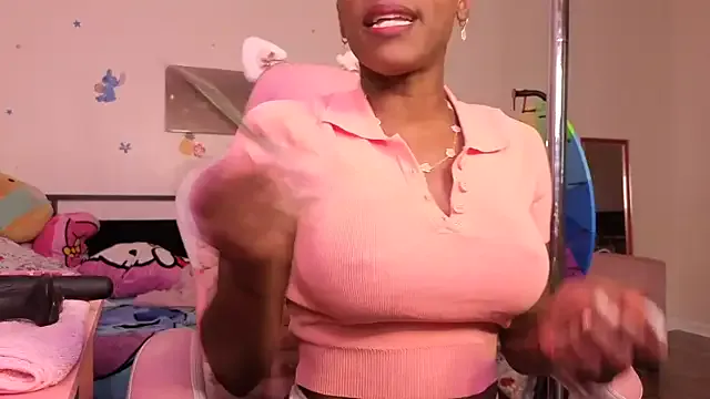 IORio2 – webcam model profile photo Image 12