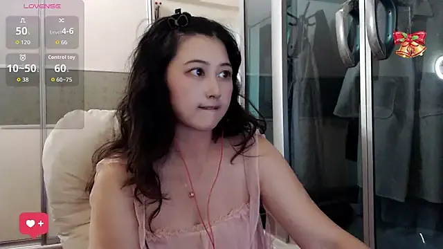 Yui-Ch – webcam model profile photo Image 5