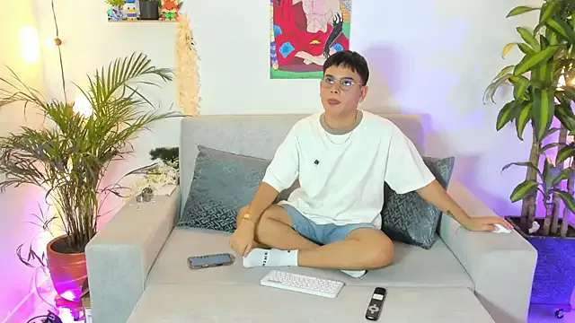 akamilasweetcm101 – webcam model profile photo Image 2