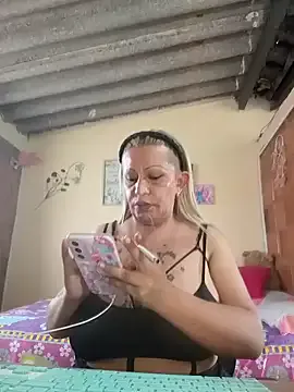 KatieeGomez – webcam model profile photo Image 13