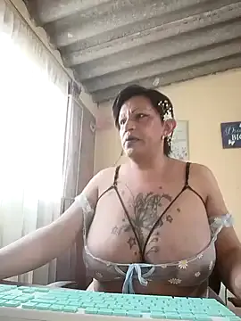 KatieeGomez – webcam model profile photo Image 8