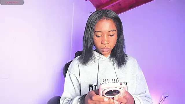 akamilasweetcm101 – webcam model profile photo Image 13