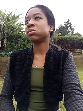 akamilasweetcm101 – webcam model profile photo Image 3