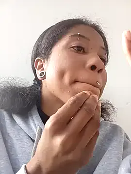 akamilasweetcm101 – webcam model profile photo Image 4