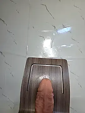 LolaLustful – webcam model profile photo Image 4